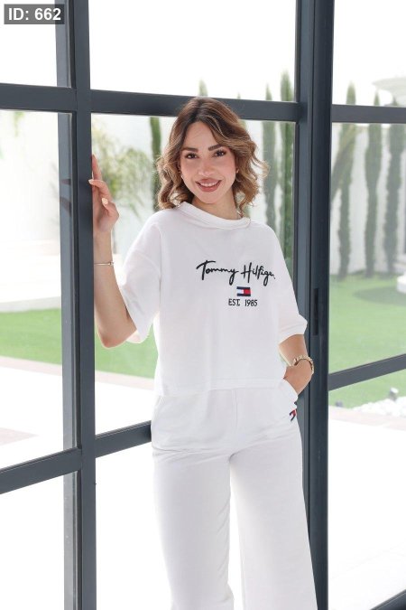 أبيض